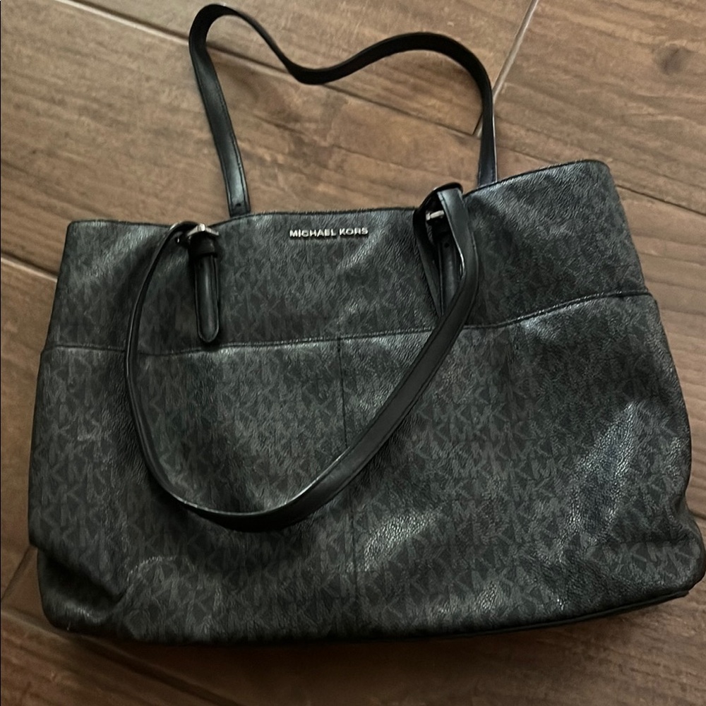 Michael Kors Black Tote Bag with Sleek Design